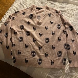 Skull chashmere v neck sweater